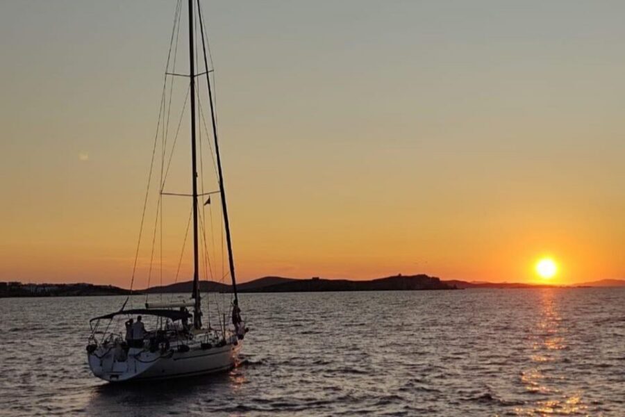 From Mykonos: Delos & Rhenia All-Inclusive Cruise with Lunch - Crew and Atmosphere: Why People Keep Mentioning the Captains