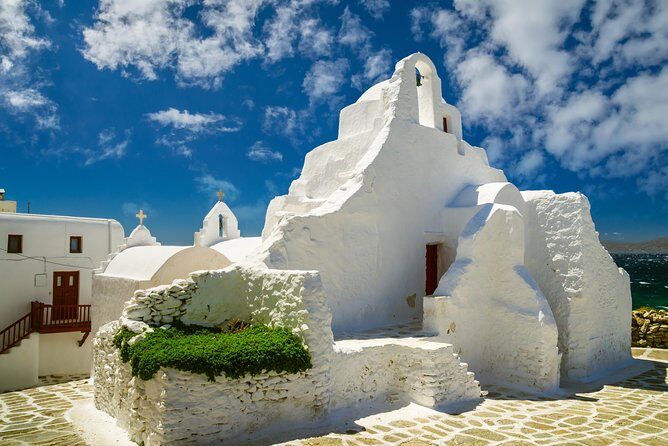 Mykonos Old Town Walking Tour - Stop 1: Church of Panagia Paraportiani and the Side-Gate Story
