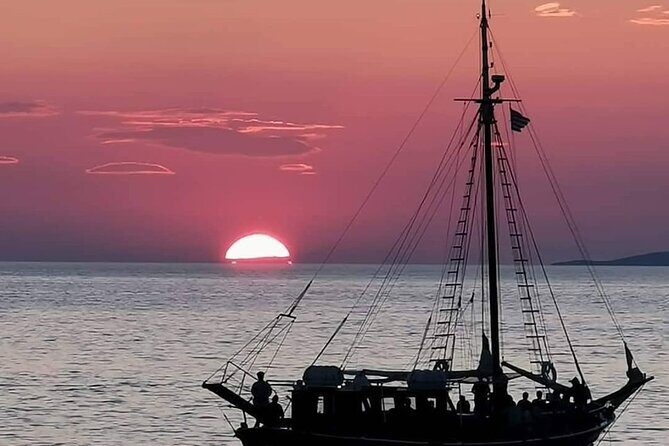 Mykonos Sunset Boat Party Little Venice - Entering the Scene at 6:30pm: Where to Start and What to Expect