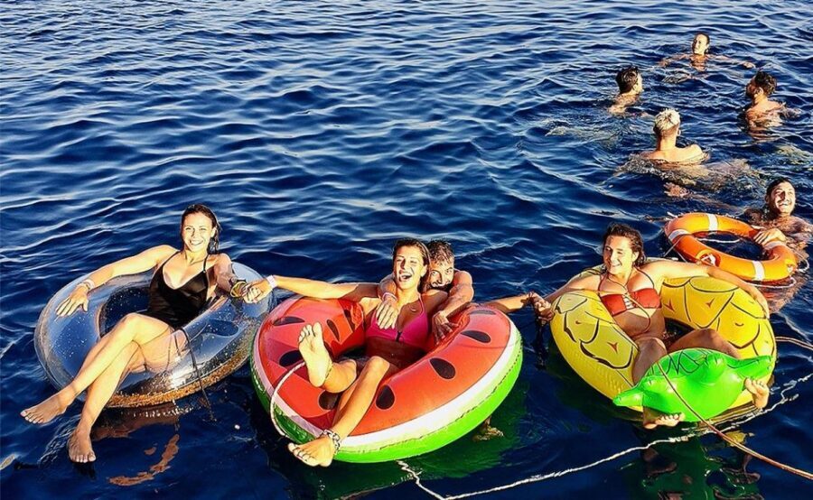 Mykonos: Sunset Boat Party with Open Bar & Live DJ - Sunset stop and snacks: making the golden hour actually work