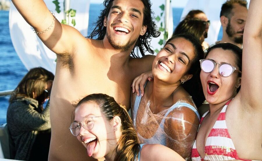 Mykonos: Sunset Boat Party with Open Bar & Live DJ - Price and value: is $128 worth a 4-hour Mykonos sunset party?