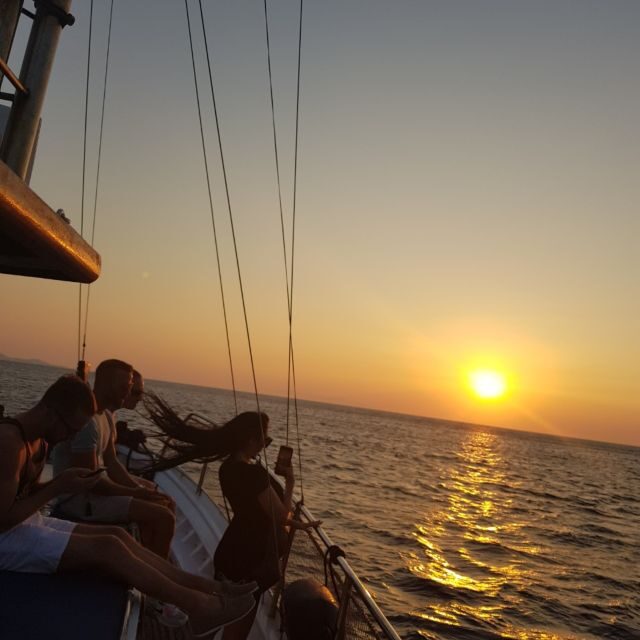 Mykonos: Sunset Boat Trip with Snacks and Drinks - The 2-hour ride: hotel pickup, Little Venice, then the anchored sunset moment