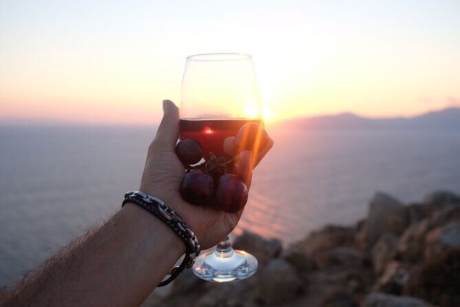 Small-Group Armenistis Lighthouse Sunset Tour in Mykonos - Mykonos Town From a Hidden Photo Angle (and Why 10 Minutes Helps)