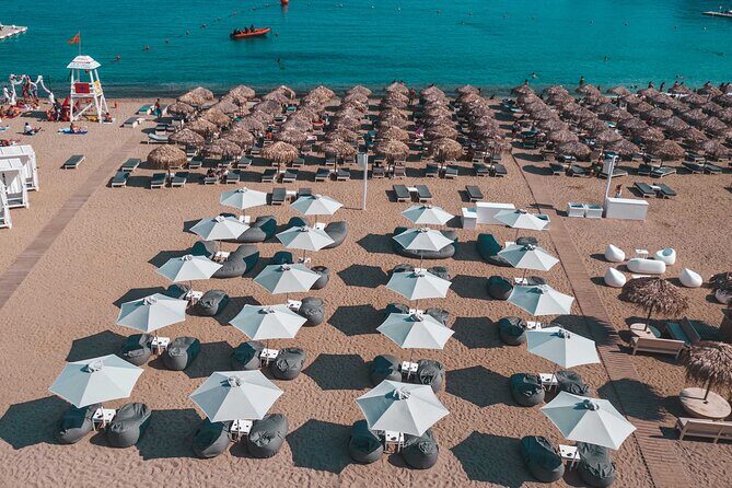 Super Paradise Beach Mykonos Seaside Sunbed (1st row) - Service quality and the little extras that add up